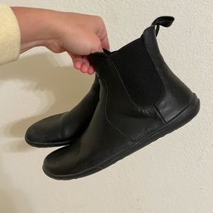 Vivo barefoot Fulham woman’s boot.